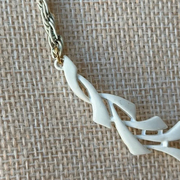 VIntage Crown Trifari White Metal Choker Necklace - Picture 3 of 5